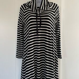 Lou & Grey Black and White Striped Long Sleeve Dress